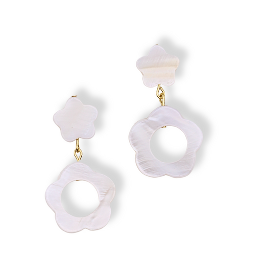 The Ava Earrings are a sweet spring stable for the neutral loving girls. They are made with dainty lightweight shell and hypoallergenic posts. 